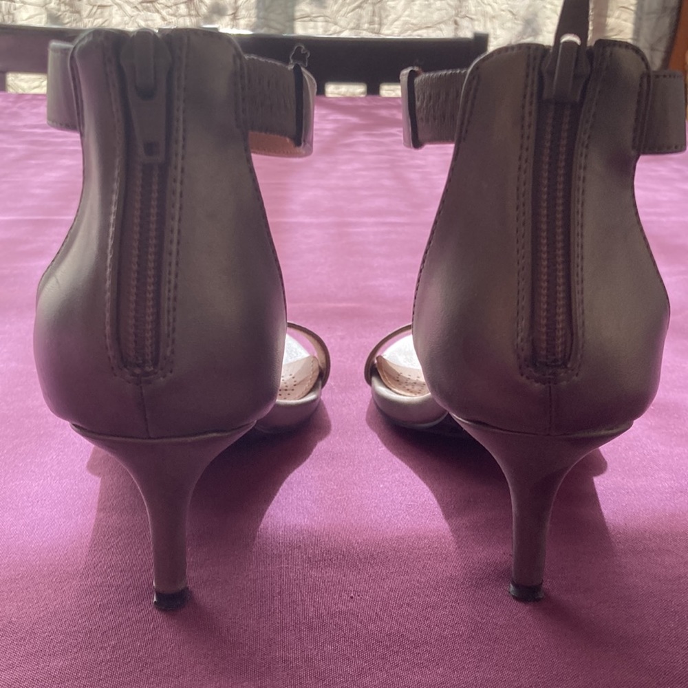 Mini Ankle strap pumps - Picture 3 of 5